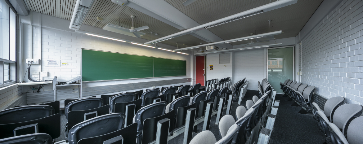 K-H13-2061 - Red Centre Central Wing 2061